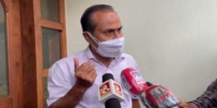 ഹരിതയുടെ പുറകെ നടക്കാന് നാണമില്ലേ ; പ്രകോപിതനായി പി.എം.എ സലാം ഹരിതയുടെ പുറകെ നടക്കാന് നാണമില്ലേ ; പ്രകോപിതനായി പി.എം.എ സലാം