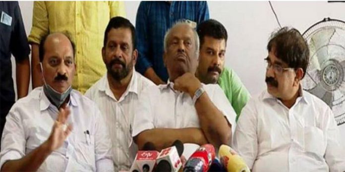 ഇളവുകള് ഉല്സവകാലത്ത് മാത്രം ഒതുങ്ങരുത് ; കടകള് തുറക്കാന് ഇളവുകള് നല്കിയ തീരുമാനങ്ങള് സ്വാഗതം ചെയ്ത് വ്യാപാരികള് ഇളവുകള് ഉല്സവകാലത്ത് മാത്രം ഒതുങ്ങരുത് ; കടകള് തുറക്കാന് ഇളവുകള് നല്കിയ തീരുമാനങ്ങള് സ്വാഗതം ചെയ്ത് വ്യാപാരികള്