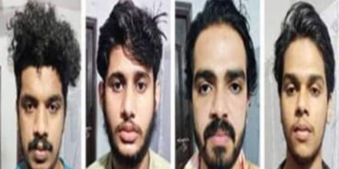 കരിപ്പൂര് സ്വര്ണക്കടത്ത് ; ഇതുവരെ അറസ്റ്റിലായത് 31 പേര് – പിടിച്ചെടുത്തത് 15 വാഹനങ്ങള് കരിപ്പൂര് സ്വര്ണക്കടത്ത് ; ഇതുവരെ അറസ്റ്റിലായത് 31 പേര് – പിടിച്ചെടുത്തത് 15 വാഹനങ്ങള്