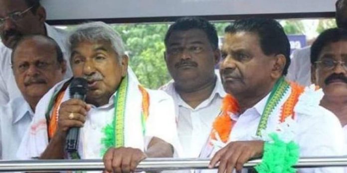 എ ഗ്രൂപ്പിനോട് അകന്ന് തിരുവഞ്ചൂർ ; ഗ്രൂപ്പിലെ കാര്യങ്ങളെല്ലാം താൻ അറിയാറില്ല – സുധാകരന് തെറ്റുപറ്റിയില്ല എ ഗ്രൂപ്പിനോട് അകന്ന് തിരുവഞ്ചൂർ ; ഗ്രൂപ്പിലെ കാര്യങ്ങളെല്ലാം താൻ അറിയാറില്ല – സുധാകരന് തെറ്റുപറ്റിയില്ല