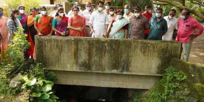 കോഴഞ്ചേരിയിലെ പൊങ്ങനാംതോട് കൈയേറ്റം ഒഴിപ്പിച്ച് മാലിന്യ മുക്തമാക്കും കോഴഞ്ചേരിയിലെ പൊങ്ങനാംതോട് കൈയേറ്റം ഒഴിപ്പിച്ച് മാലിന്യ മുക്തമാക്കും