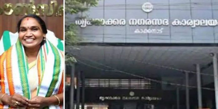 തൃക്കാക്കര നഗരസഭ ഓണസമ്മാന വിവാദം ; ചെയര്പേഴ്സനെ കുടുക്കാന് ആസൂത്രിത നീക്കം നടന്നെന്ന് റിപ്പോർട്ട് തൃക്കാക്കര നഗരസഭ ഓണസമ്മാന വിവാദം ; ചെയര്പേഴ്സനെ കുടുക്കാന് ആസൂത്രിത നീക്കം നടന്നെന്ന് റിപ്പോർട്ട്