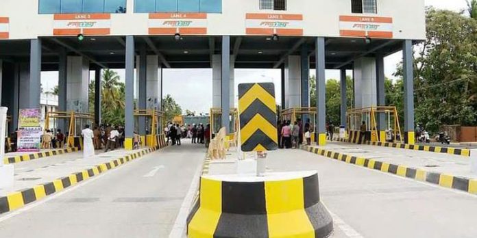 കോവളം ബൈപ്പാസിൽ ടോൾ പിരിവ് അനിശ്ചിതകാലത്തേക്ക് നിര്ത്തിവെച്ചു കോവളം ബൈപ്പാസിൽ ടോൾ പിരിവ് അനിശ്ചിതകാലത്തേക്ക് നിര്ത്തിവെച്ചു