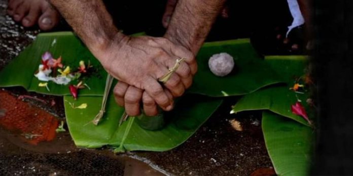 വാവുബലിയില് ആള്ക്കൂട്ടം ; കേസെടുത്ത് പോലീസ് വാവുബലിയില് ആള്ക്കൂട്ടം ; കേസെടുത്ത് പോലീസ്