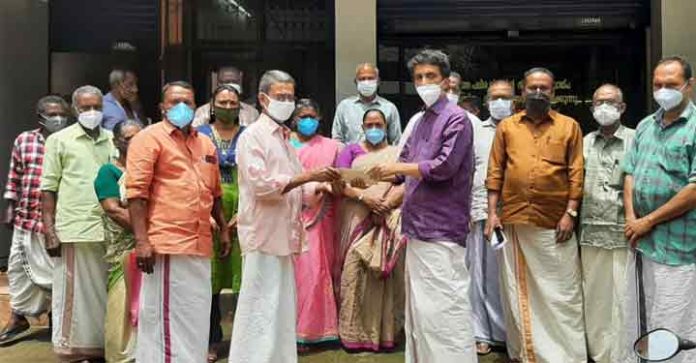 സമാശ്വാസ പദ്ധതി പ്രകാരം അനുവദിച്ച 8.55 ലക്ഷം രൂപ വയ്യാറ്റുപുഴ സർവ്വീസ് സഹകരണ ബാങ്ക് വിതരണം ചെയ്തു സമാശ്വാസ പദ്ധതി പ്രകാരം അനുവദിച്ച 8.55 ലക്ഷം രൂപ വയ്യാറ്റുപുഴ സർവ്വീസ് സഹകരണ ബാങ്ക് വിതരണം ചെയ്തു