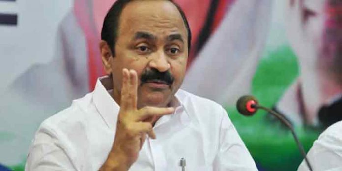 മര്യാദയുടെ എല്ലാ സീമകളും ലംഘിച്ചു ; ഭരണപക്ഷ ഇടപെടലില് ക്ഷുഭിതനായി വി.ഡി സതീശന് മര്യാദയുടെ എല്ലാ സീമകളും ലംഘിച്ചു ; ഭരണപക്ഷ ഇടപെടലില് ക്ഷുഭിതനായി വി.ഡി സതീശന്