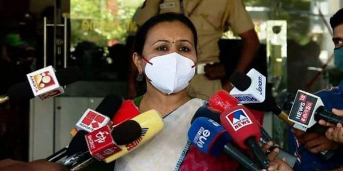 കൊല്ലപ്പെട്ട പെൺകുട്ടിയുടെ വീട്ടിൽ മന്ത്രിയും കളക്ടറും ; പ്രതിക്ക് പരമാവധി ശിക്ഷ ഉറപ്പാക്കും കൊല്ലപ്പെട്ട പെൺകുട്ടിയുടെ വീട്ടിൽ മന്ത്രിയും കളക്ടറും ; പ്രതിക്ക് പരമാവധി ശിക്ഷ ഉറപ്പാക്കും