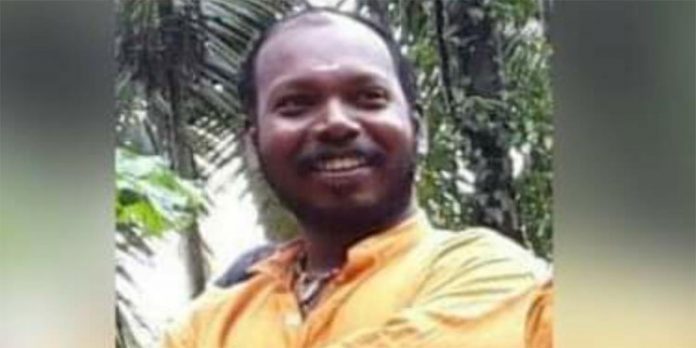 സൈക്കിളില് കാറ്റടിപ്പിച്ച് പെണ്കുട്ടിയുടെ ദൃശ്യങ്ങള് പകര്ത്തി ; നാടന്പാട്ടുകാരന് പിടിയില് സൈക്കിളില് കാറ്റടിപ്പിച്ച് പെണ്കുട്ടിയുടെ ദൃശ്യങ്ങള് പകര്ത്തി ; നാടന്പാട്ടുകാരന് പിടിയില്