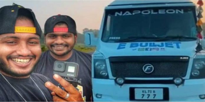 ഇ ബുൾ ജെറ്റ് സഹോദരൻമാരുടെ ജാമ്യം റദ്ദ് ചെയ്യണമെന്ന് ആവശ്യപ്പെട്ട് പോലീസ് ഹർജി ഇ ബുൾ ജെറ്റ് സഹോദരൻമാരുടെ ജാമ്യം റദ്ദ് ചെയ്യണമെന്ന് ആവശ്യപ്പെട്ട് പോലീസ് ഹർജി