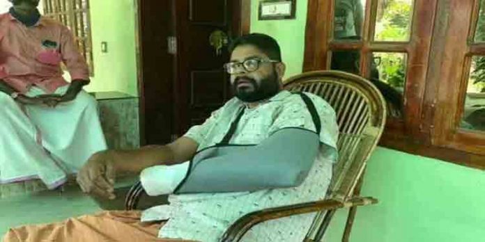 വള്ളംകുളത്ത് സി.പി.എം പുറത്താക്കിയ ബ്രാഞ്ച് സെക്രട്ടറിയുടെ മുഖത്ത് മുളകുപൊടി വിതറി നാലംഗ സംഘത്തിന്റെ ആക്രമണം വള്ളംകുളത്ത് സി.പി.എം പുറത്താക്കിയ ബ്രാഞ്ച് സെക്രട്ടറിയുടെ മുഖത്ത് മുളകുപൊടി വിതറി നാലംഗ സംഘത്തിന്റെ ആക്രമണം