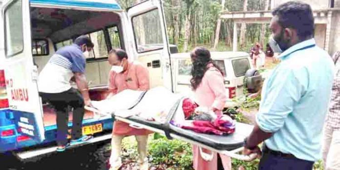 വയോധികയായ മാതാവിനും അര്ബുദ ബാധിതയായ മകള്ക്കും മഹാത്മ ജനസേവന കേന്ദ്രത്തില് അഭയം നല്കി വയോധികയായ മാതാവിനും അര്ബുദ ബാധിതയായ മകള്ക്കും മഹാത്മ ജനസേവന കേന്ദ്രത്തില് അഭയം നല്കി