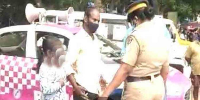 പിങ്ക് പോലീസിന്റെ പരസ്യ വിചാരണ : 10 ദിവസത്തിനുള്ളില് റിപ്പോര്ട്ട് സമര്പ്പിക്കണമെന്ന് ഡി.ജി.പിക്ക് നിര്ദേശം പിങ്ക് പോലീസിന്റെ പരസ്യ വിചാരണ : 10 ദിവസത്തിനുള്ളില് റിപ്പോര്ട്ട് സമര്പ്പിക്കണമെന്ന് ഡി.ജി.പിക്ക് നിര്ദേശം