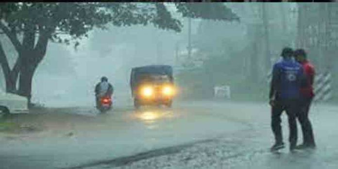 സംസ്ഥാനത്ത് ഞായര് – തിങ്കള് ദിവസങ്ങളില് ശക്തമായ മഴയ്ക്ക് സാധ്യതയെന്ന് കേന്ദ്ര കാലാവസ്ഥ വകുപ്പ് സംസ്ഥാനത്ത് ഞായര് – തിങ്കള് ദിവസങ്ങളില് ശക്തമായ മഴയ്ക്ക് സാധ്യതയെന്ന് കേന്ദ്ര കാലാവസ്ഥ വകുപ്പ്