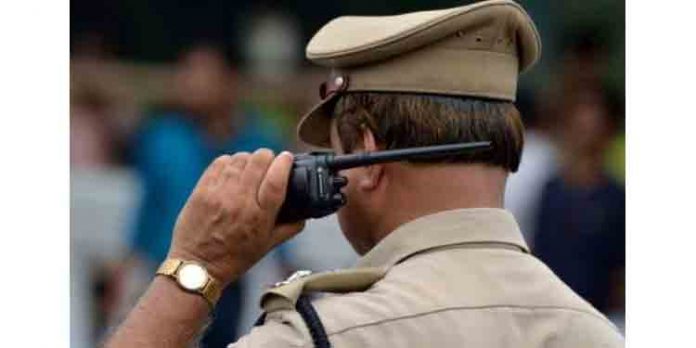 ഓടികൊണ്ടിരുന്ന കാറിനു നേരേ ബോംബേറിഞ്ഞ സംഭവം ; കഞ്ചാവിനെച്ചൊല്ലിയുള്ള കുടിപ്പക ഓടികൊണ്ടിരുന്ന കാറിനു നേരേ ബോംബേറിഞ്ഞ സംഭവം ; കഞ്ചാവിനെച്ചൊല്ലിയുള്ള കുടിപ്പക