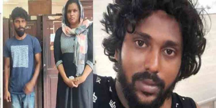 ഫ്ലാറ്റില് ലഹരി പാര്ട്ടി ; 4 പേരെ എക്സൈസ് പിടികൂടി ഫ്ലാറ്റില് ലഹരി പാര്ട്ടി ; 4 പേരെ എക്സൈസ് പിടികൂടി