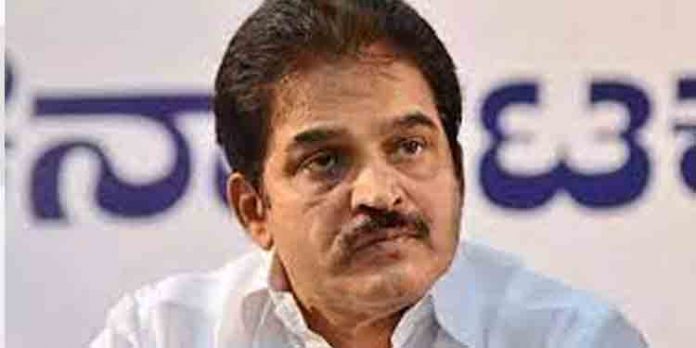 കെ.സി വേണുഗോപാലിനെതിരെ കോണ്ഗ്രസിനുള്ളില് പട നീക്കം കെ.സി വേണുഗോപാലിനെതിരെ കോണ്ഗ്രസിനുള്ളില് പട നീക്കം