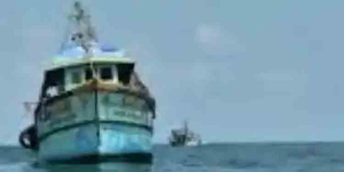 കേരള തീരത്ത് ശ്രീലങ്കന് ബോട്ട് എത്താന് സാധ്യതയുണ്ടെന്ന് റിപ്പോര്ട്ട് ; തീരപ്രദേശത്ത് പരിശോധന ശക്തമാക്കി കേരള തീരത്ത് ശ്രീലങ്കന് ബോട്ട് എത്താന് സാധ്യതയുണ്ടെന്ന് റിപ്പോര്ട്ട് ; തീരപ്രദേശത്ത് പരിശോധന ശക്തമാക്കി