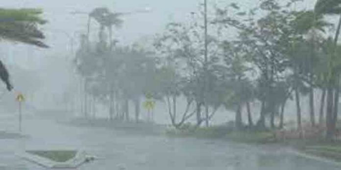 സംസ്ഥാനത്ത് നാളെ മുതല് മഴ ശക്തമാകും ; കാലാവസ്ഥ പ്രവചന കേന്ദ്രം സംസ്ഥാനത്ത് നാളെ മുതല് മഴ ശക്തമാകും ; കാലാവസ്ഥ പ്രവചന കേന്ദ്രം
