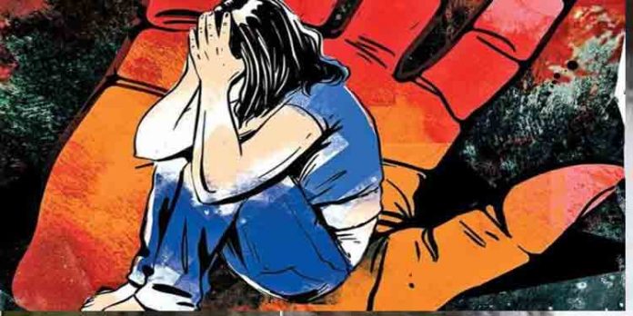 പോക്സോ കേസില് ഡിവൈഎഫ്ഐ പ്രവര്ത്തകനെതിരെ പരാതി നല്കിയ ഇരയുടെ കുടുംബത്തിന് സിപിഎമ്മിന്റെ ഊരുവിലക്ക് പോക്സോ കേസില് ഡിവൈഎഫ്ഐ പ്രവര്ത്തകനെതിരെ പരാതി നല്കിയ ഇരയുടെ കുടുംബത്തിന് സിപിഎമ്മിന്റെ ഊരുവിലക്ക്