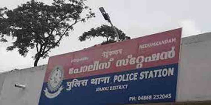 മഹാരാഷ്ട്രയില് നിന്നും കാമുകനൊപ്പം കേരളത്തിലെത്തിയ പ്രായപൂര്ത്തിയാകാത്ത പെണ്കുട്ടി കസ്റ്റഡിയില് മഹാരാഷ്ട്രയില് നിന്നും കാമുകനൊപ്പം കേരളത്തിലെത്തിയ പ്രായപൂര്ത്തിയാകാത്ത പെണ്കുട്ടി കസ്റ്റഡിയില്