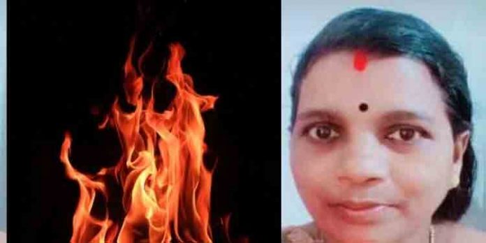 അടുപ്പ് കത്തിക്കുന്നതിനിടെ തീപ്പൊള്ളലേറ്റ് ചികിത്സയിലായിരുന്ന വീട്ടമ്മ മരിച്ചു അടുപ്പ് കത്തിക്കുന്നതിനിടെ തീപ്പൊള്ളലേറ്റ് ചികിത്സയിലായിരുന്ന വീട്ടമ്മ മരിച്ചു