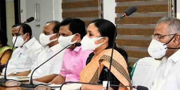 നിപ : രോഗലക്ഷണമുള്ളവരെ വൈകുന്നേരത്തോടെ പ്രത്യേക വാര്ഡിലേക്ക് മാറ്റും നിപ : രോഗലക്ഷണമുള്ളവരെ വൈകുന്നേരത്തോടെ പ്രത്യേക വാര്ഡിലേക്ക് മാറ്റും