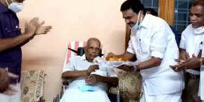 സമൂഹത്തിന്റെ മുഖ്യ കാവലാളുകളാണ് അദ്ധ്യാപകര് : ജോസ് കെ മാണി സമൂഹത്തിന്റെ മുഖ്യ കാവലാളുകളാണ് അദ്ധ്യാപകര് : ജോസ് കെ മാണി