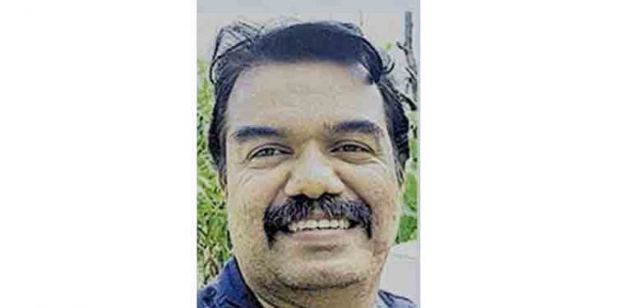 അധ്യാപകനെ ഹോട്ടല് മുറിയില് മരിച്ചനിലയില് കണ്ടെത്തി അധ്യാപകനെ ഹോട്ടല് മുറിയില് മരിച്ചനിലയില് കണ്ടെത്തി
