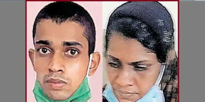 പത്താം ക്ലാസ് വിദ്യാര്ത്ഥിയായ പെണ്കുട്ടിയില് നിന്നും 75 പവന് തട്ടിയെടുത്ത യുവാവും അമ്മയും അറസ്റ്റില് പത്താം ക്ലാസ് വിദ്യാര്ത്ഥിയായ പെണ്കുട്ടിയില് നിന്നും 75 പവന് തട്ടിയെടുത്ത യുവാവും അമ്മയും അറസ്റ്റില്