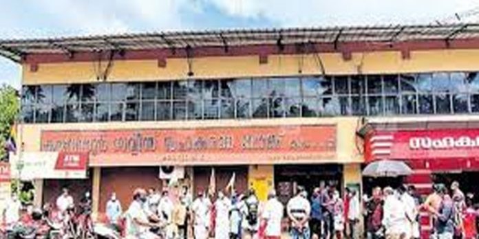 കരുവന്നൂര് ബാങ്ക് തട്ടിപ്പ് കേസില് സിബിഐ അന്വേഷണം എതിര്ത്ത് സര്ക്കാര് കരുവന്നൂര് ബാങ്ക് തട്ടിപ്പ് കേസില് സിബിഐ അന്വേഷണം എതിര്ത്ത് സര്ക്കാര്