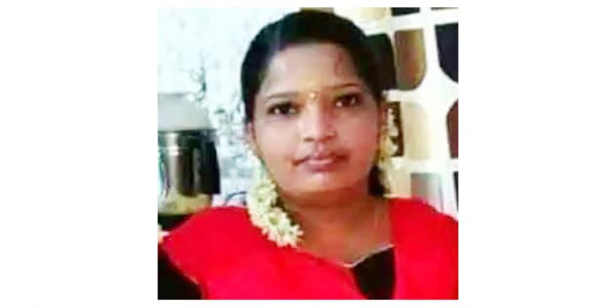സ്കൂടെറില് ലോറിയിടിച്ച് അപകടം ; യുവതി മരിച്ചു സ്കൂടെറില് ലോറിയിടിച്ച് അപകടം ; യുവതി മരിച്ചു