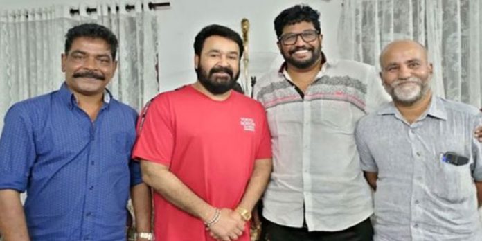 ഒരു വ്യാഴവട്ടക്കാലത്തിന് ശേഷം പിന്നിട്ട് ഷാജി കൈലാസ് -മോഹന്ലാല് ചിത്രം ഒരുങ്ങുന്നു ,ആരാധകര്ക്ക് ആഹ്ളാദം ഒരു വ്യാഴവട്ടക്കാലത്തിന് ശേഷം പിന്നിട്ട് ഷാജി കൈലാസ് -മോഹന്ലാല് ചിത്രം ഒരുങ്ങുന്നു ,ആരാധകര്ക്ക് ആഹ്ളാദം