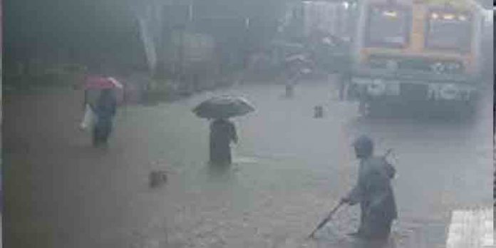 ബംഗാള് ഉള്ക്കടലില് പുതിയ ന്യൂനമര്ദം ; ഞായറാഴ്ച മുതല് സംസ്ഥാനത്ത് കനത്ത മഴക്ക് സാധ്യത ബംഗാള് ഉള്ക്കടലില് പുതിയ ന്യൂനമര്ദം ; ഞായറാഴ്ച മുതല് സംസ്ഥാനത്ത് കനത്ത മഴക്ക് സാധ്യത