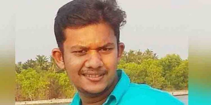 ഫാന് നന്നാക്കുന്നതിനിടെ ഇലക്ട്രീഷ്യന് വൈദ്യുതാഘാതമേറ്റ് മരിച്ചു ഫാന് നന്നാക്കുന്നതിനിടെ ഇലക്ട്രീഷ്യന് വൈദ്യുതാഘാതമേറ്റ് മരിച്ചു