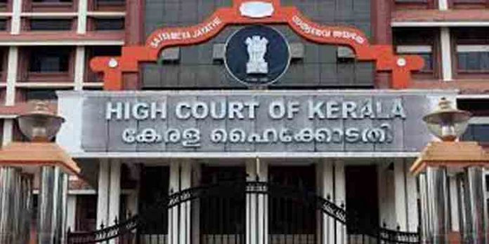 വിടാതെ കോടതി ; എടാ…, എടീ…. വിളി ഒഴിവാക്കാന് സ്വീകരിച്ച നടപടികള് വിശദമാക്കാന് ഡി.ജി.പിക്ക് നിര്ദ്ദേശം വിടാതെ കോടതി ; എടാ…, എടീ…. വിളി ഒഴിവാക്കാന് സ്വീകരിച്ച നടപടികള് വിശദമാക്കാന് ഡി.ജി.പിക്ക് നിര്ദ്ദേശം