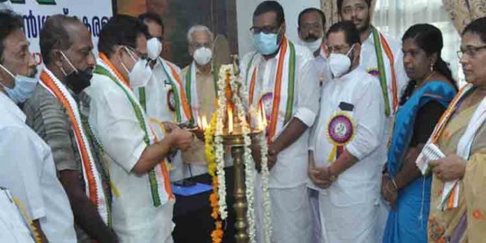 പശ്ചിമ ബംഗാള് ഭവാനിപൂര് ഉപതിരഞ്ഞെടുപ്പില് സിപിഎം അടക്കമുള്ള രാഷ്ട്രീയ കക്ഷികള് മമതാ ബാനര്ജിക്ക് പിന്തുണ നല്കണം : ഡിസികെ പശ്ചിമ ബംഗാള് ഭവാനിപൂര് ഉപതിരഞ്ഞെടുപ്പില് സിപിഎം അടക്കമുള്ള രാഷ്ട്രീയ കക്ഷികള് മമതാ ബാനര്ജിക്ക് പിന്തുണ നല്കണം : ഡിസികെ