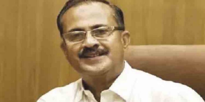 മൂന്ന് പെണ്കുട്ടികള്ക്ക് വേണ്ടി 25 ലക്ഷം അംഗങ്ങളുള്ള മുസ്ലീം ലീഗ് തലകുനിക്കണോ ? : പി.എം.എ സലാം മൂന്ന് പെണ്കുട്ടികള്ക്ക് വേണ്ടി 25 ലക്ഷം അംഗങ്ങളുള്ള മുസ്ലീം ലീഗ് തലകുനിക്കണോ ? : പി.എം.എ സലാം