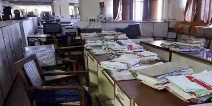 സംസ്ഥാനത്തെ സര്ക്കാര് സ്ഥാപനങ്ങളില് ഇനി ശനിയാഴ്ച പ്രവൃത്തി ദിവസം – കാര്ഡ് വഴിയുള്ള പഞ്ചിങും നിര്ബന്ധമാക്കി സംസ്ഥാനത്തെ സര്ക്കാര് സ്ഥാപനങ്ങളില് ഇനി ശനിയാഴ്ച പ്രവൃത്തി ദിവസം – കാര്ഡ് വഴിയുള്ള പഞ്ചിങും നിര്ബന്ധമാക്കി