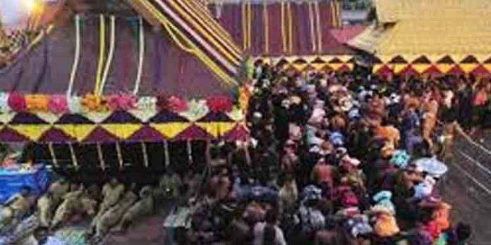 ശബരിമല വെര്ച്വല് ക്യൂ : ഹർജി രണ്ടാഴ്ച കഴിഞ്ഞ് പരിഗണിക്കാന് മാറ്റി ശബരിമല വെര്ച്വല് ക്യൂ : ഹർജി രണ്ടാഴ്ച കഴിഞ്ഞ് പരിഗണിക്കാന് മാറ്റി