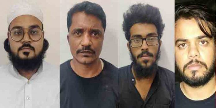 നവരാത്രി ആഘോഷങ്ങള്ക്കിടെ വന് സ്ഫോടനത്തിന് പദ്ധതിയിട്ട ആറ് ഭീകരരെ പിടികൂടി നവരാത്രി ആഘോഷങ്ങള്ക്കിടെ വന് സ്ഫോടനത്തിന് പദ്ധതിയിട്ട ആറ് ഭീകരരെ പിടികൂടി