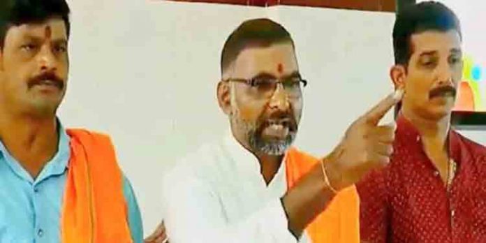 ഗാന്ധിയെ കൊന്നത് തങ്ങളാണെന്ന് ഹിന്ദുമഹാസഭ ഗാന്ധിയെ കൊന്നത് തങ്ങളാണെന്ന് ഹിന്ദുമഹാസഭ