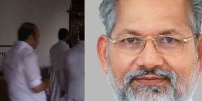 യുഡിഎഫ് നേതാക്കള് ആര്ച്ച് ബിഷപ്പ് മാര് ജോസഫ് പെരുന്തോട്ടവുമായി കൂടിക്കാഴ്ച നടത്തുന്നു യുഡിഎഫ് നേതാക്കള് ആര്ച്ച് ബിഷപ്പ് മാര് ജോസഫ് പെരുന്തോട്ടവുമായി കൂടിക്കാഴ്ച നടത്തുന്നു