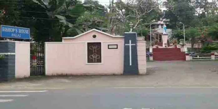 പാലാ ബിഷപ്പ് ഹൗസിലേക്ക് നടന്ന മാര്ച്ചിലും ധര്ണയിലും പങ്കില്ലെന്ന് സമുദായ സംഘടനാ പ്രതിനിധികള് പാലാ ബിഷപ്പ് ഹൗസിലേക്ക് നടന്ന മാര്ച്ചിലും ധര്ണയിലും പങ്കില്ലെന്ന് സമുദായ സംഘടനാ പ്രതിനിധികള്