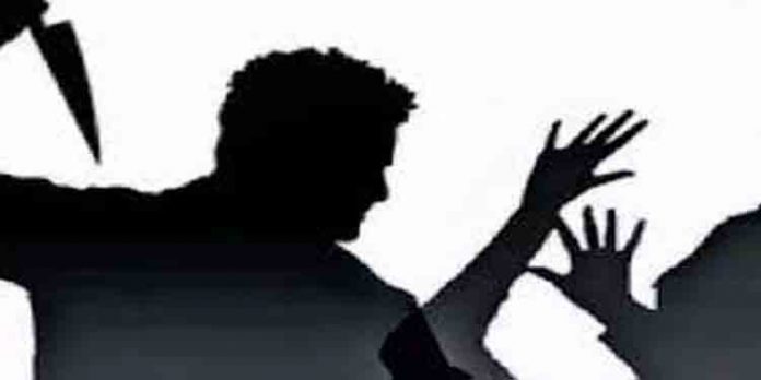 കുടുംബ വഴക്ക് : ഭാര്യയെ കുത്തി കൊലപ്പെടുത്തി – ഭര്ത്താവ് ആത്മഹത്യയ്ക്ക് ശ്രമിച്ചു കുടുംബ വഴക്ക് : ഭാര്യയെ കുത്തി കൊലപ്പെടുത്തി – ഭര്ത്താവ് ആത്മഹത്യയ്ക്ക് ശ്രമിച്ചു