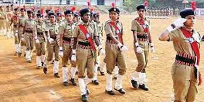 സ്റ്റുഡന്റ് പോലീസ് കേഡറ്റ് (എസ്.പി.സി) സംവിധാനം സംസ്ഥാനത്തെ 165 സ്കൂളുകളിലേക്കു കൂടി സ്റ്റുഡന്റ് പോലീസ് കേഡറ്റ് (എസ്.പി.സി) സംവിധാനം സംസ്ഥാനത്തെ 165 സ്കൂളുകളിലേക്കു കൂടി