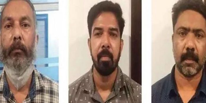 മുക്കുപണ്ടം പണയം വച്ച് ലക്ഷങ്ങള് തട്ടിയ സംഘം പോലിസ് പിടിയില് മുക്കുപണ്ടം പണയം വച്ച് ലക്ഷങ്ങള് തട്ടിയ സംഘം പോലിസ് പിടിയില്