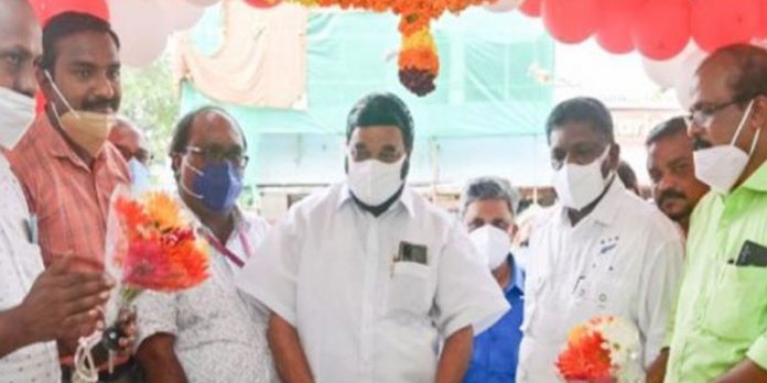 നെടുമണ് സര്വീസ് സഹകരണ ബാങ്കിന്റെ ഏഴംകുളം സഹകാരി ലാഭം സൂപ്പര് മാര്ക്കറ്റ് ഉദ്ഘാടനം നെടുമണ് സര്വീസ് സഹകരണ ബാങ്കിന്റെ ഏഴംകുളം സഹകാരി ലാഭം സൂപ്പര് മാര്ക്കറ്റ് ഉദ്ഘാടനം