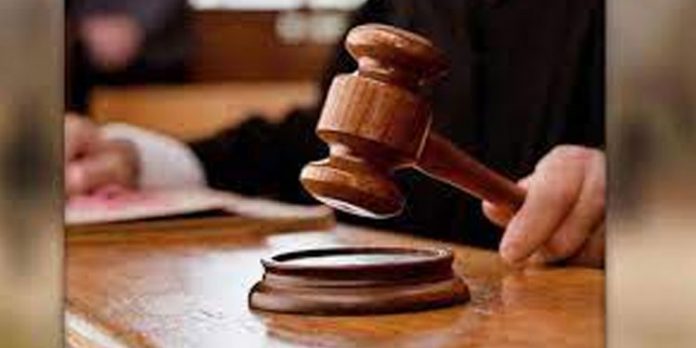 13 വയസ്സുകാരിക്ക് നേരെ ലൈംഗികാതിക്രമം നടത്തിയ കേസില് അധ്യാപകന് അഞ്ച് വര്ഷം കഠിനതടവും 50,000 രൂപ പിഴയും 13 വയസ്സുകാരിക്ക് നേരെ ലൈംഗികാതിക്രമം നടത്തിയ കേസില് അധ്യാപകന് അഞ്ച് വര്ഷം കഠിനതടവും 50,000 രൂപ പിഴയും