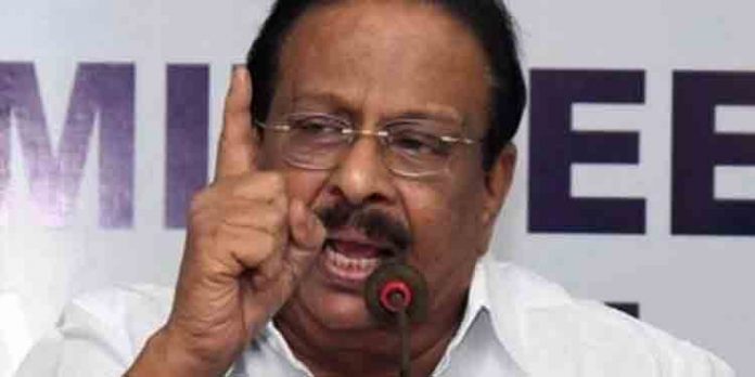 സി.പി.എം സംസ്ഥാന സെക്രട്ടറി എ.വിജയരാഘവന് വര്ഗീയവാദി : കെ.സുധാകരന് സി.പി.എം സംസ്ഥാന സെക്രട്ടറി എ.വിജയരാഘവന് വര്ഗീയവാദി : കെ.സുധാകരന്