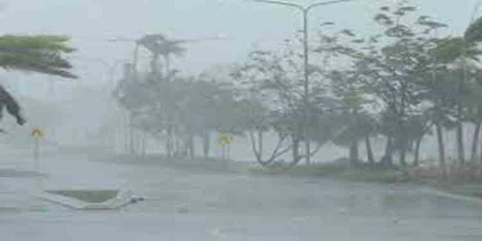 വെള്ളിയാഴ്ച വരെ ഒറ്റപ്പെട്ടയിടങ്ങളില് ഇടിമിന്നലോട് കൂടിയ മഴയ്ക്ക് സാധ്യത ; പത്തനംതിട്ട – ഇടുക്കി ജില്ലകളില് യെല്ലോ അലര്ട്ട് വെള്ളിയാഴ്ച വരെ ഒറ്റപ്പെട്ടയിടങ്ങളില് ഇടിമിന്നലോട് കൂടിയ മഴയ്ക്ക് സാധ്യത ; പത്തനംതിട്ട – ഇടുക്കി ജില്ലകളില് യെല്ലോ അലര്ട്ട്